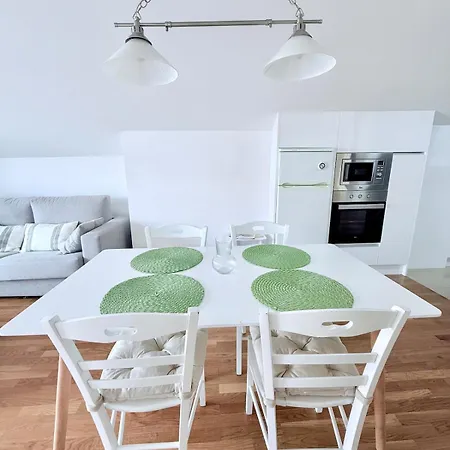 Atico Avelaina شقة